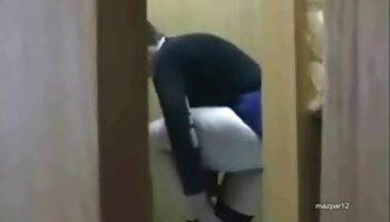 Ayuda a su madrastra a ser más flexible