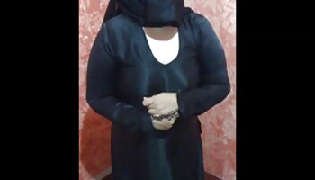 Hombre afortunado se folla a su chica y a su amiga en el viaje