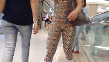 Él eyaculó insertando su culo