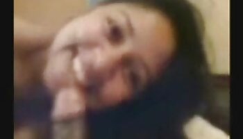 El hombre se lo dio a las bocas de las niñas