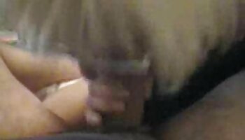 Cámara oculta en el baño de un club nocturno no le gustan las mujeres mear