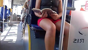 La mujer el jefe follándose a la secretaria en el almacén